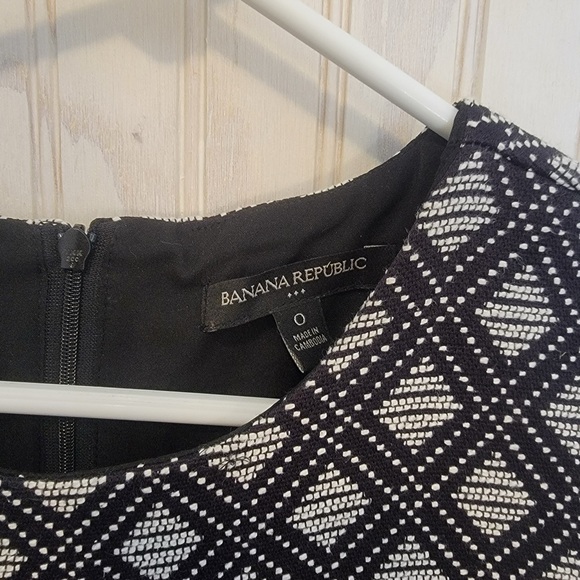 Banana Republic Geometric Shift Dress sz 0 - Picture 2 of 3